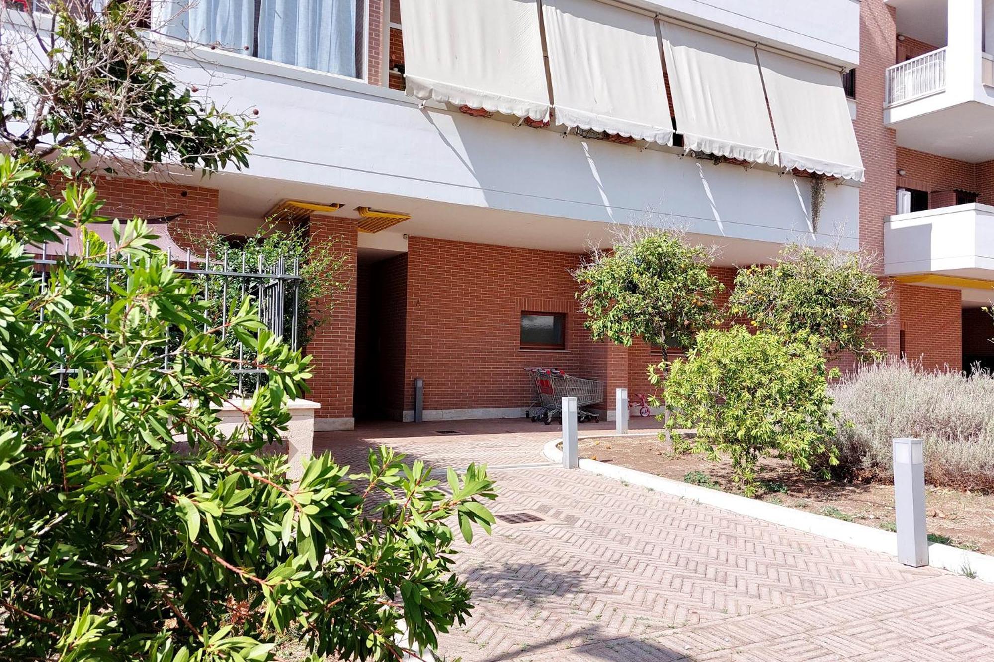 Treno A 1 Fermata Per Aeroporto E Fiera Di Roma Appartamento